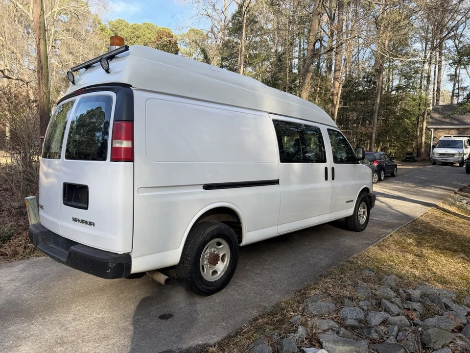 2004 GMC Savana - Image 3 of 20