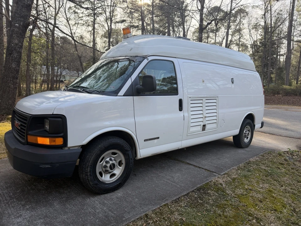 2004 GMC Savana - Image 4 of 20