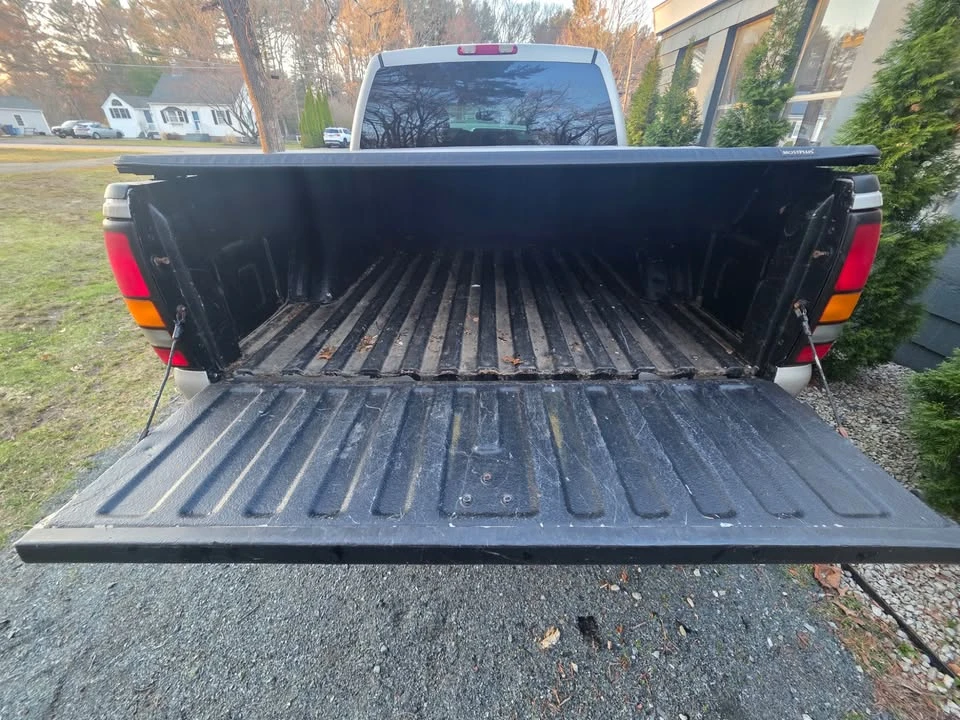 2004 GMC Sierra 2nd Gen - Image 9 of 12