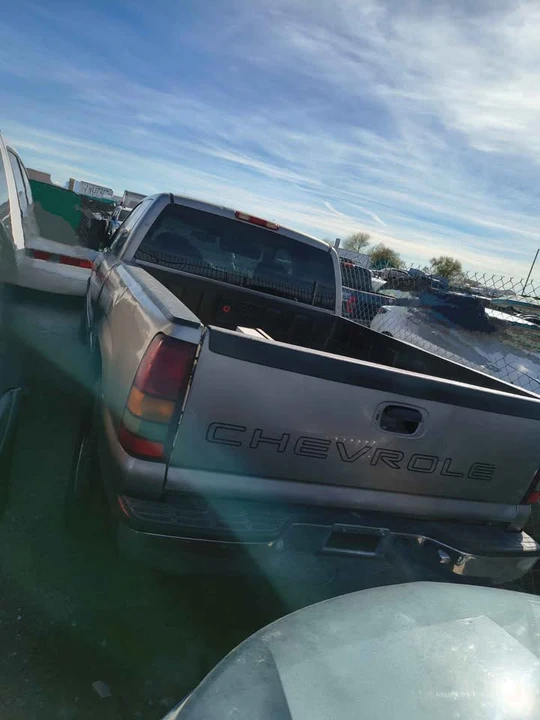 2004 GMC Sierra 2nd Gen - Image 3 of 5