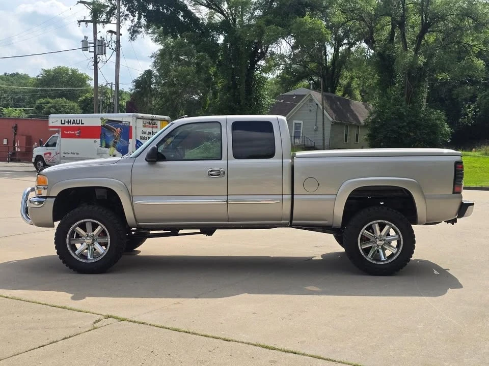 2004 GMC Sierra 2nd Gen - Image 4 of 20