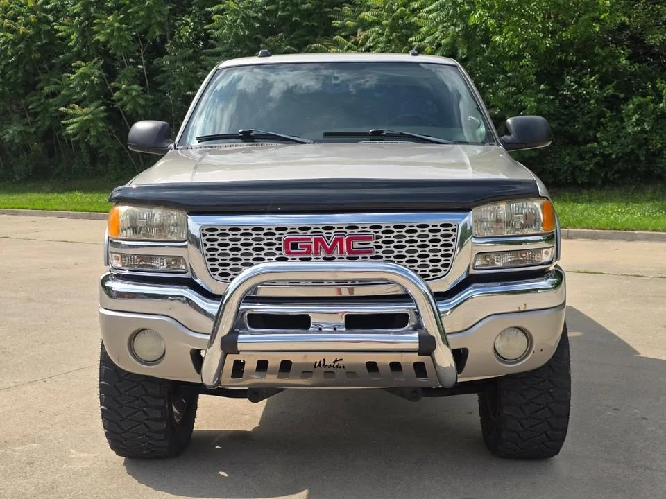 2004 GMC Sierra 2nd Gen - Image 2 of 20