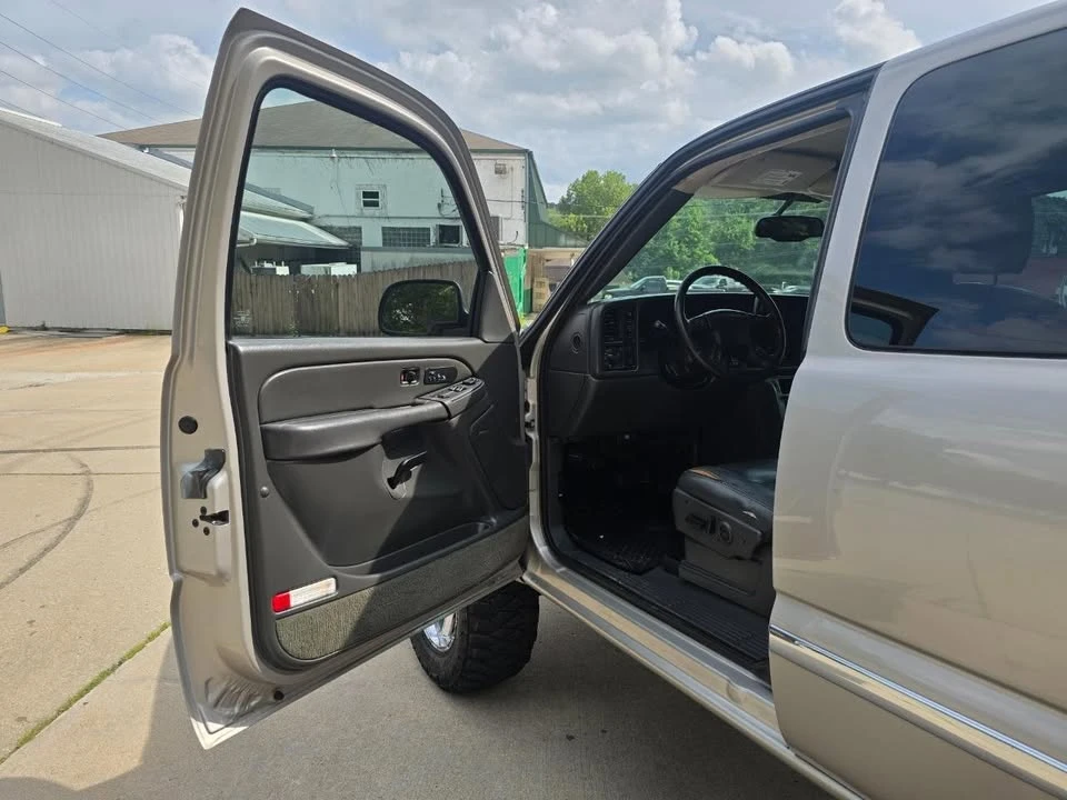 2004 GMC Sierra 2nd Gen - Image 9 of 20