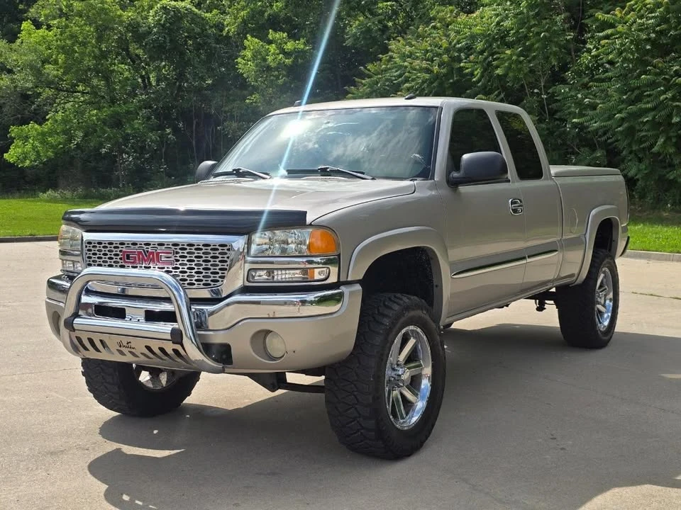 2004 GMC Sierra 2nd Gen - Image 3 of 20