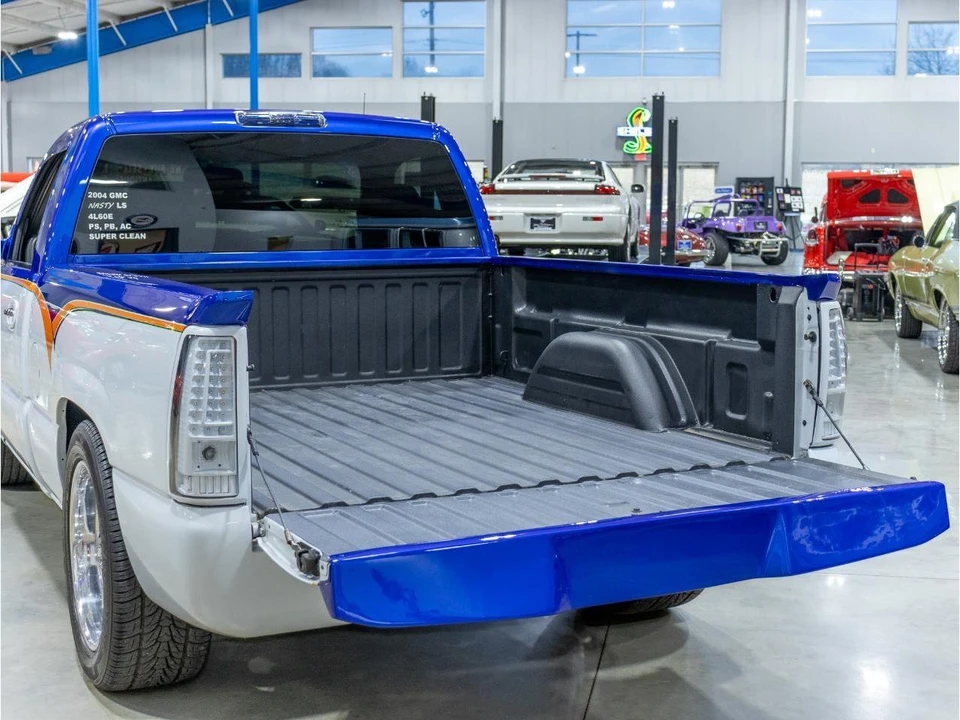 2004 GMC Sierra 2nd Gen - Image 17 of 31