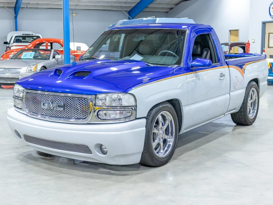 2004 GMC Sierra 2nd Gen - Image 3 of 31