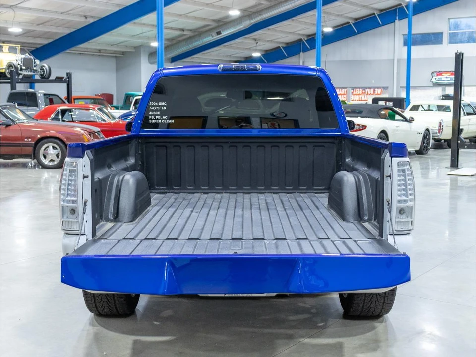 2004 GMC Sierra 2nd Gen - Image 18 of 31