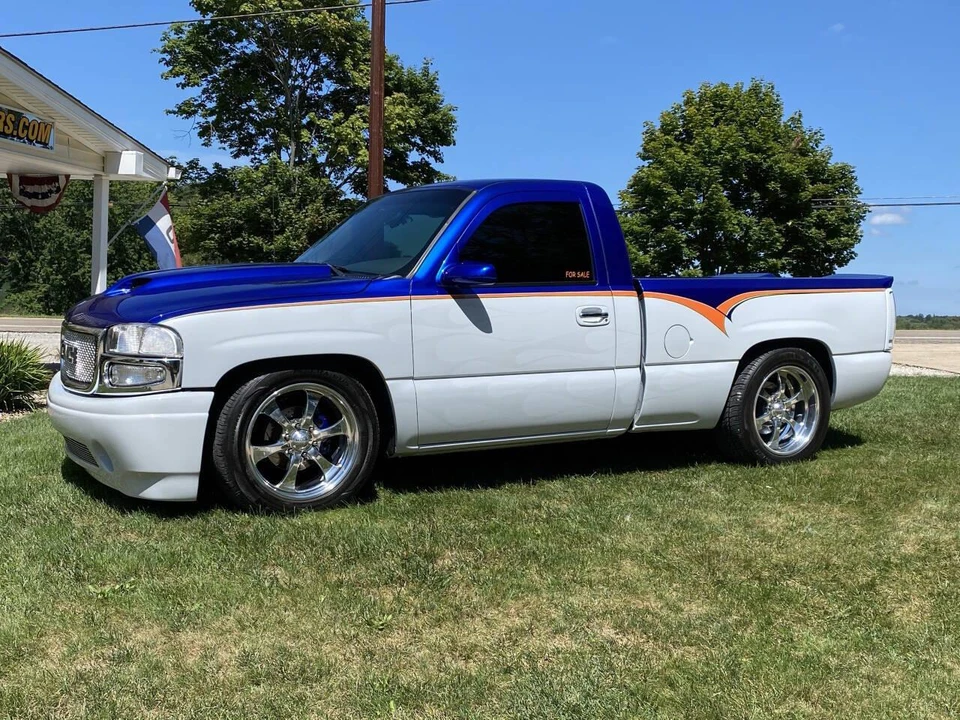 2004 GMC Sierra 2nd Gen - Image 3 of 31