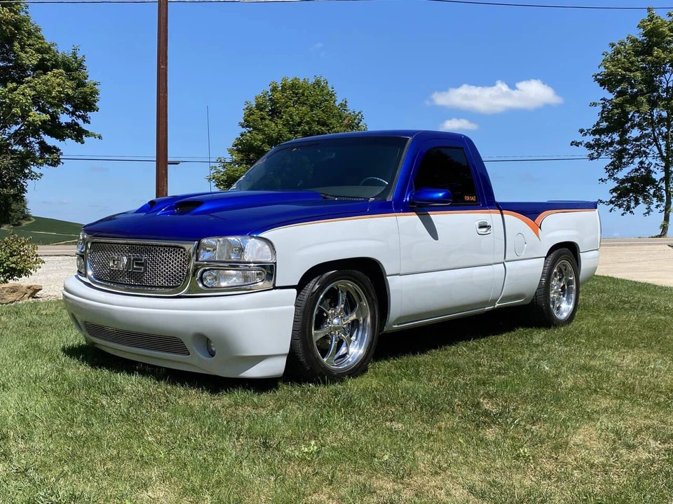 2004 GMC Sierra 2nd Gen - Image 2 of 31