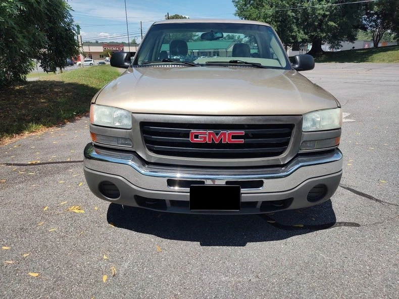 2004 GMC Sierra 2nd Gen - Image 5 of 12