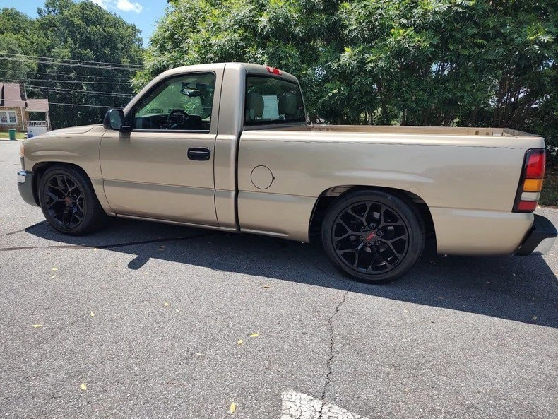 2004 GMC Sierra 2nd Gen - Image 2 of 12