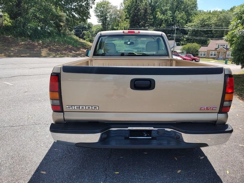 2004 GMC Sierra 2nd Gen - Image 3 of 12