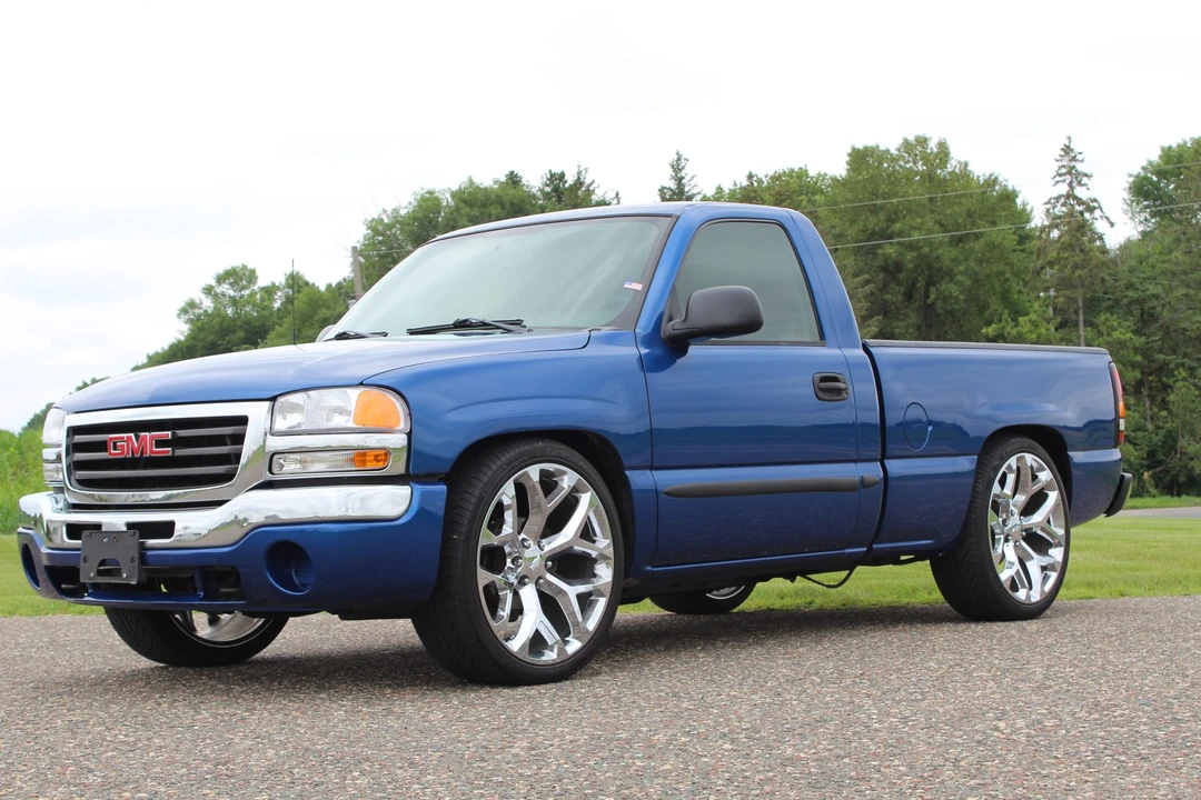 2004 GMC Sierra 2nd Gen - Image 2 of 31