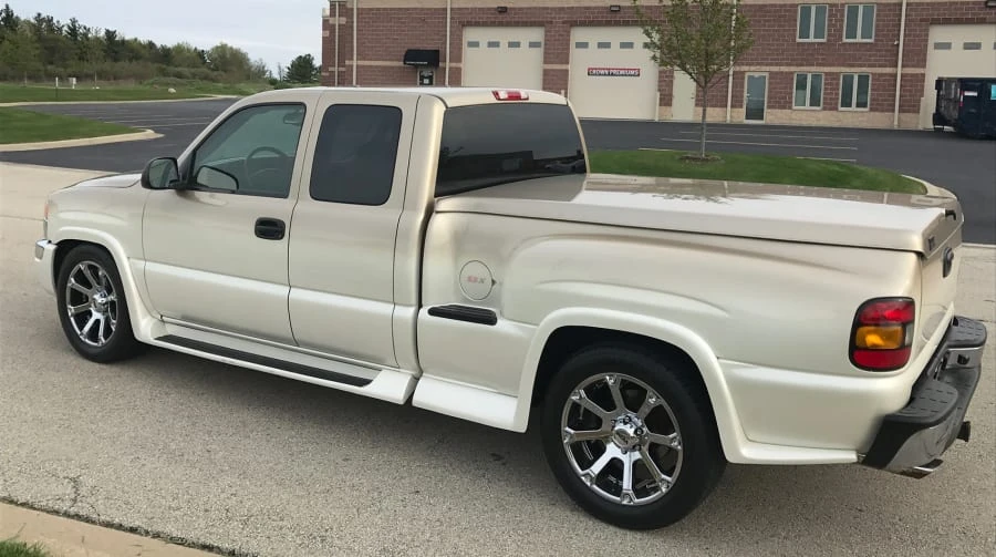 2004 GMC Sierra 2nd Gen - Image 2 of 9