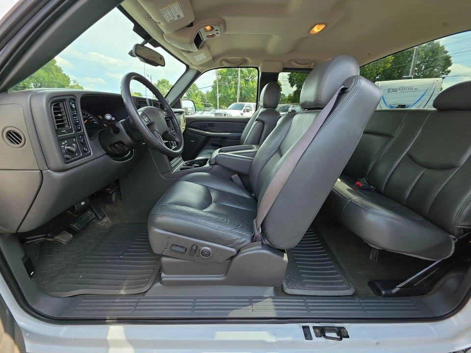 2004 GMC Sierra 2nd Gen - Image 3 of 31