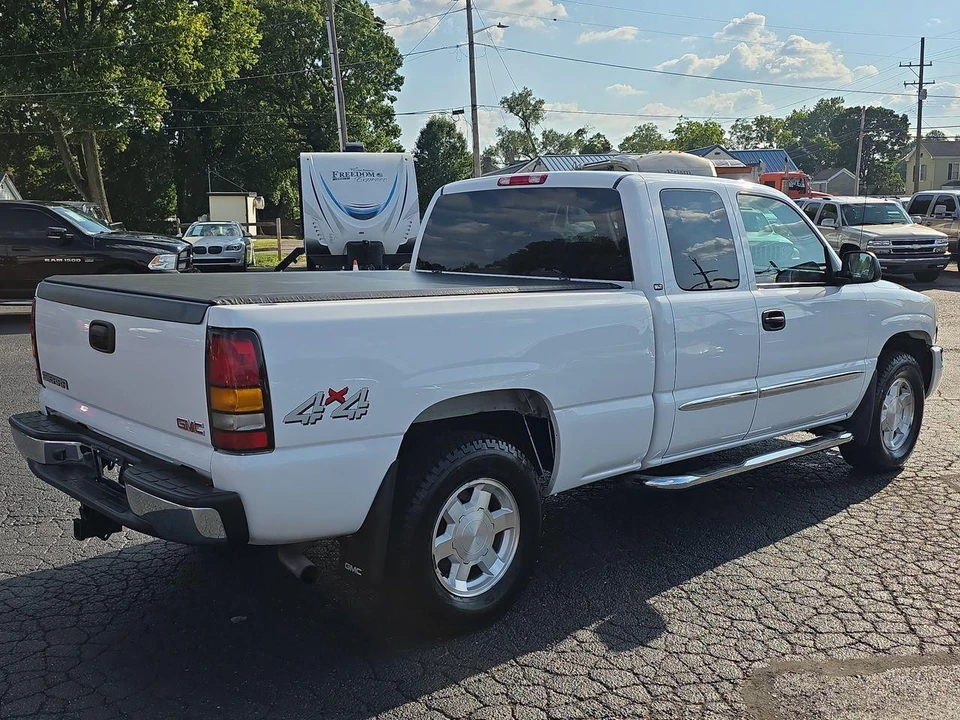 2004 GMC Sierra 2nd Gen - Image 2 of 31