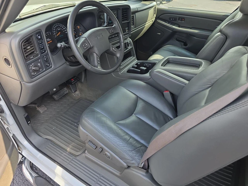 2004 GMC Sierra 2nd Gen - Image 4 of 31