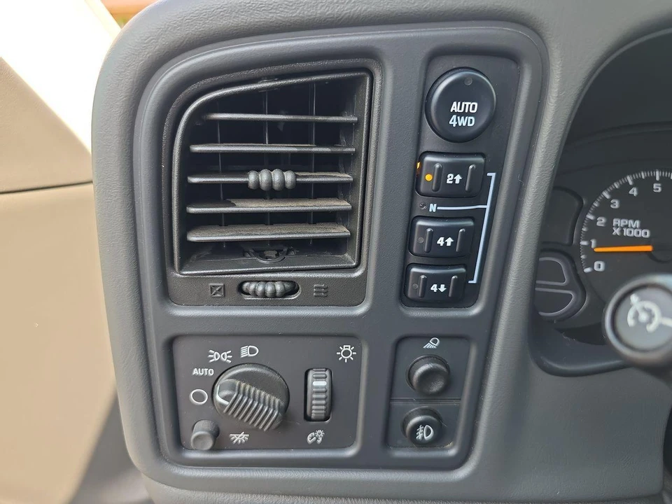 2004 GMC Sierra 2nd Gen - Image 10 of 31