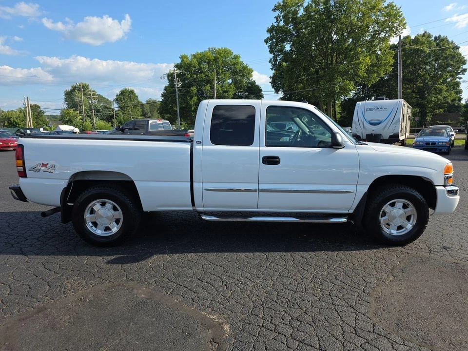 2004 GMC Sierra 2nd Gen - Image 21 of 31