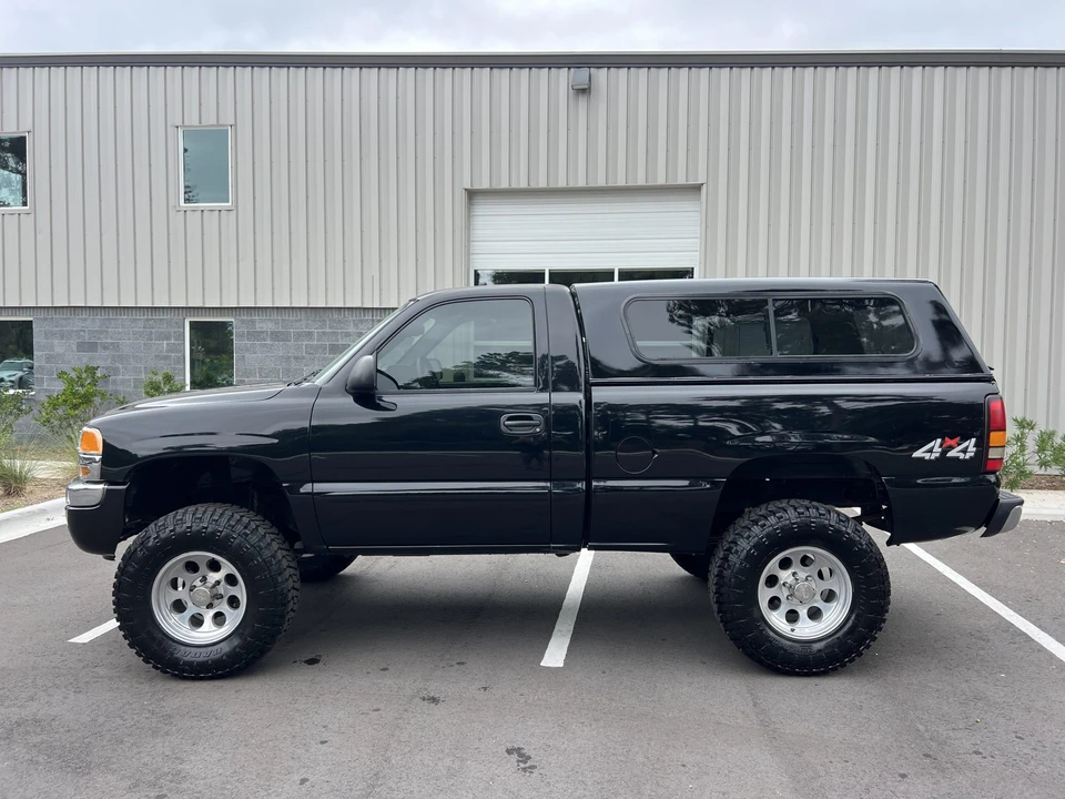 2004 GMC Sierra 2nd Gen - Image 3 of 31