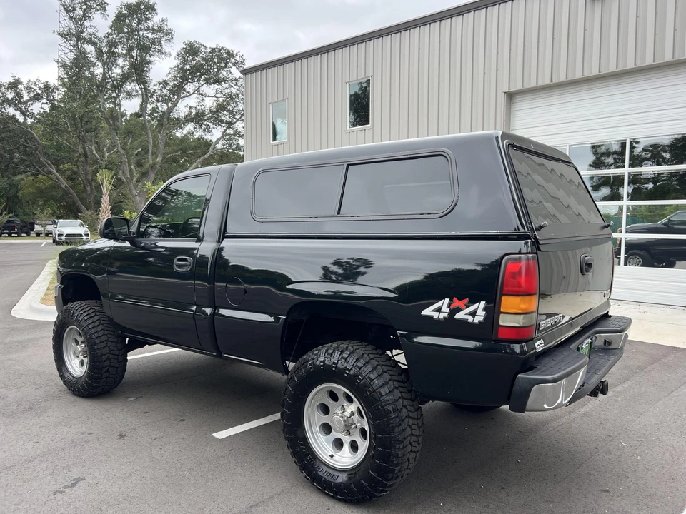 2004 GMC Sierra 2nd Gen - Image 4 of 31