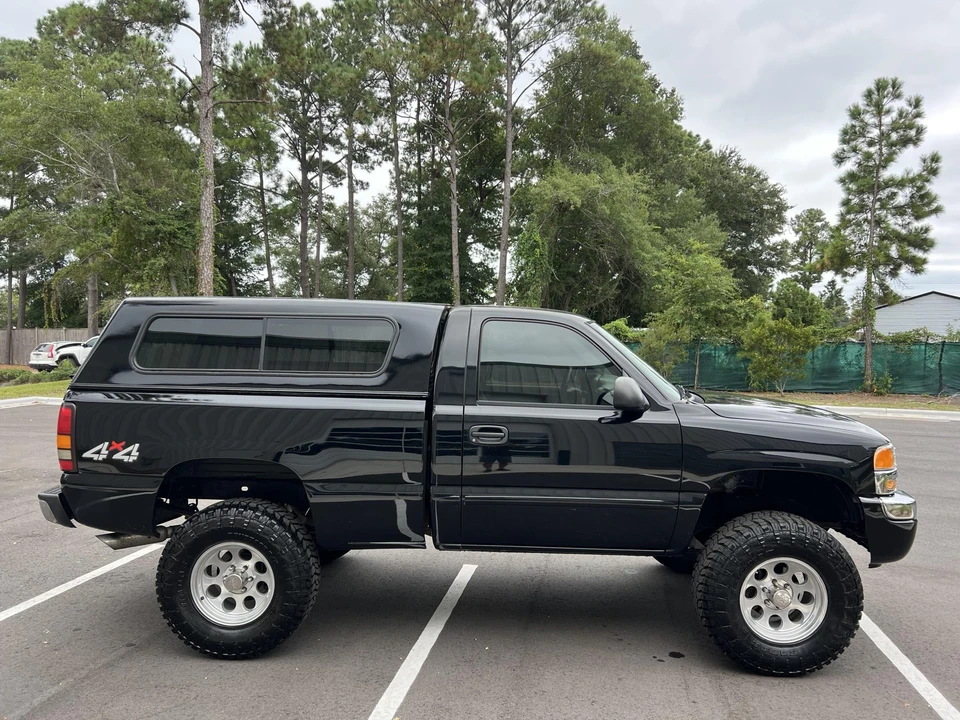 2004 GMC Sierra 2nd Gen - Image 7 of 31