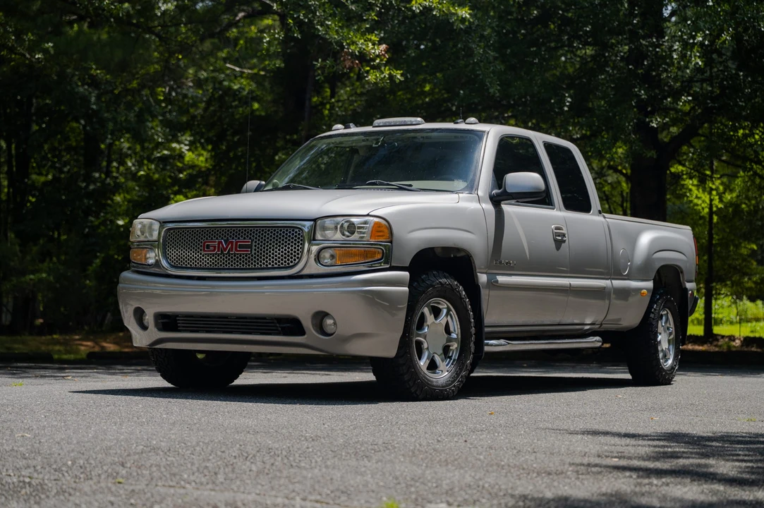 2004 GMC Sierra 2nd Gen - Image 3 of 31