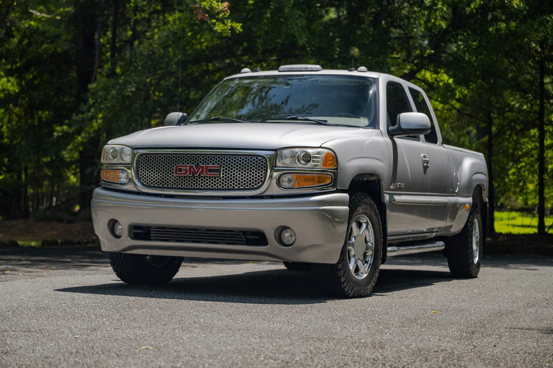 2004 GMC Sierra 2nd Gen - Image 4 of 31