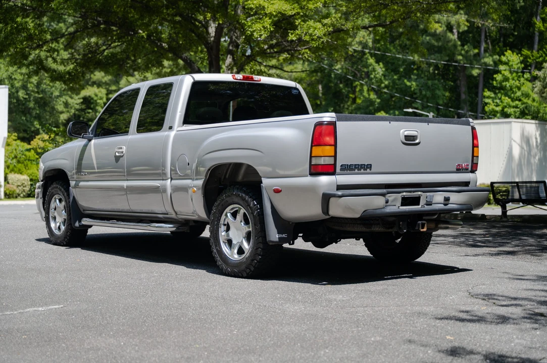 2004 GMC Sierra 2nd Gen - Image 11 of 31