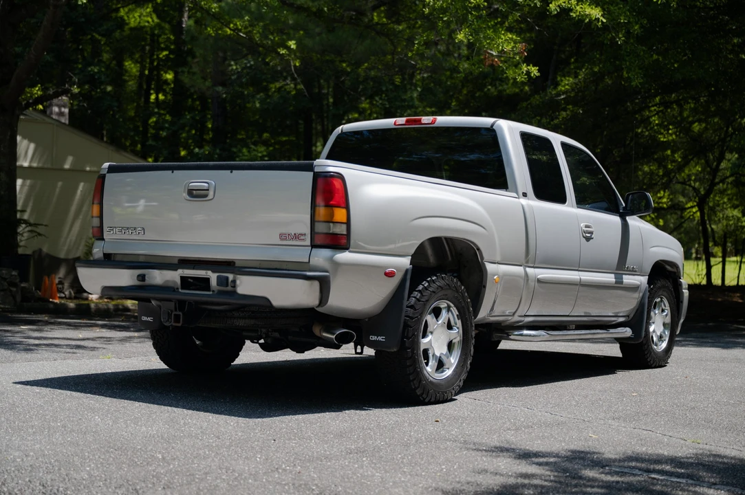 2004 GMC Sierra 2nd Gen - Image 10 of 31