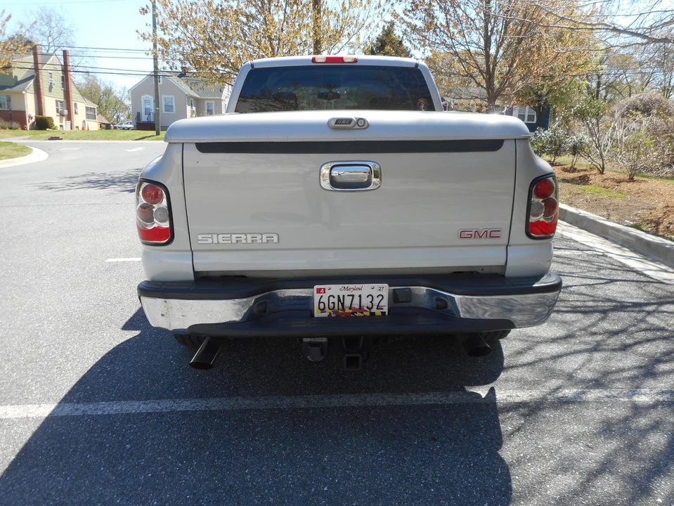 2004 GMC Sierra 2nd Gen - Image 4 of 10