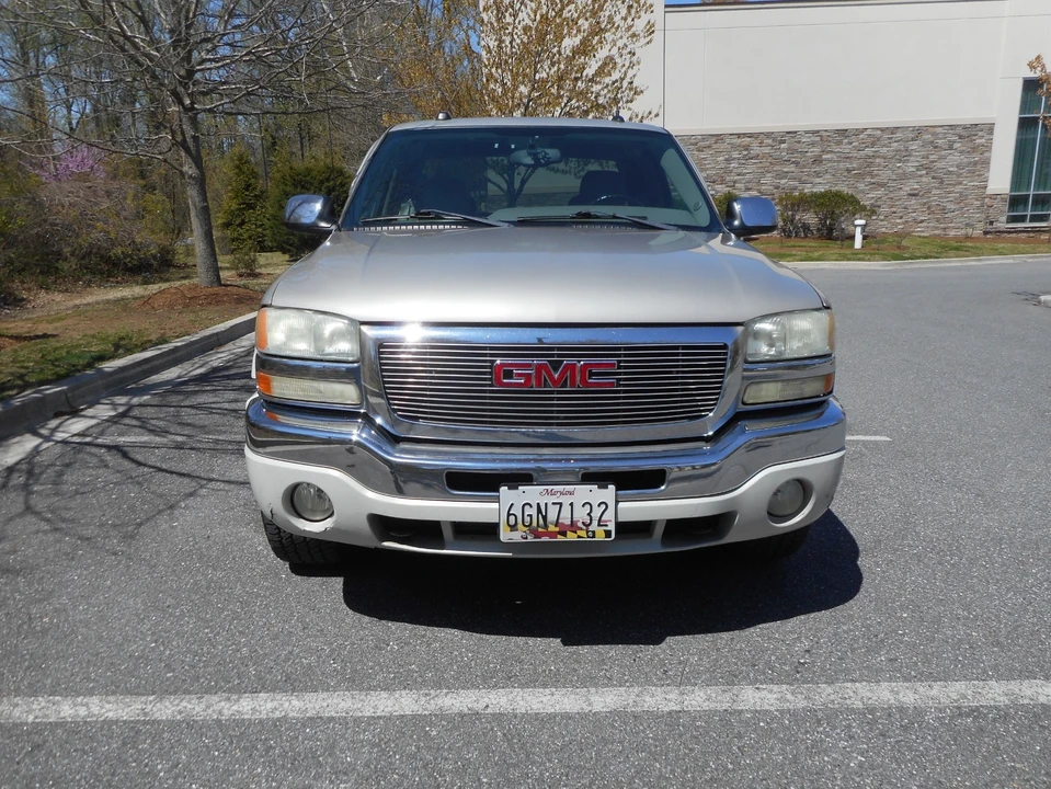 2004 GMC Sierra 2nd Gen - Image 3 of 10