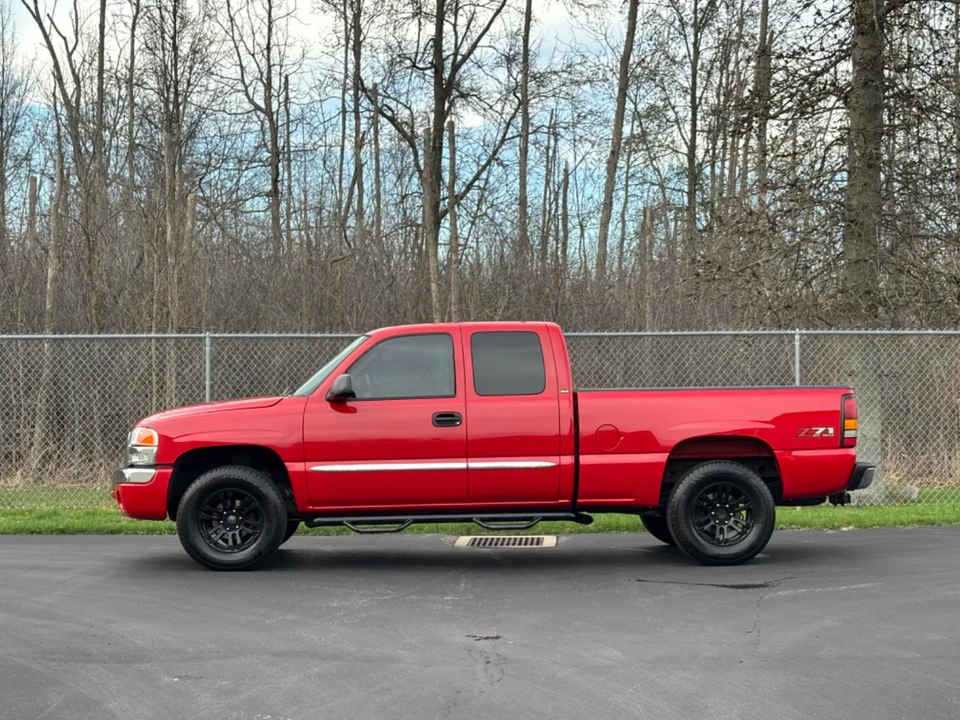 2004 GMC Sierra 2nd Gen - Image 2 of 21