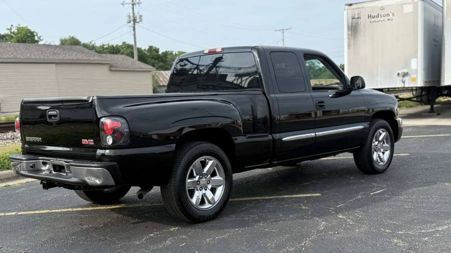 2004 GMC Sierra 2nd Gen - Image 3 of 5