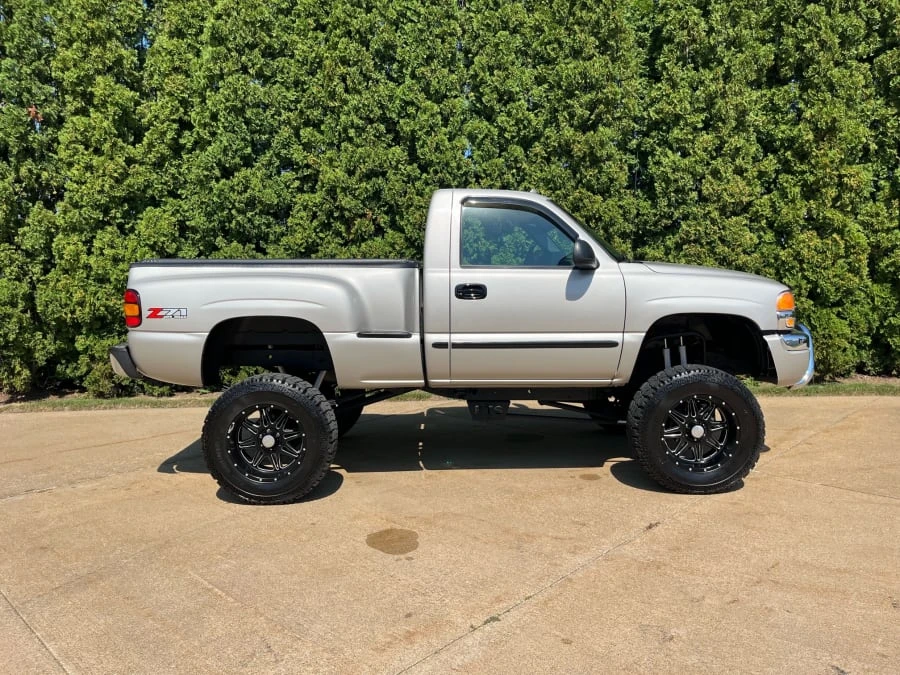 2004 GMC Sierra 2nd Gen - Image 2 of 23