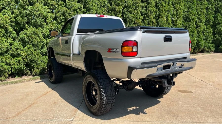 2004 GMC Sierra 2nd Gen - Image 10 of 23