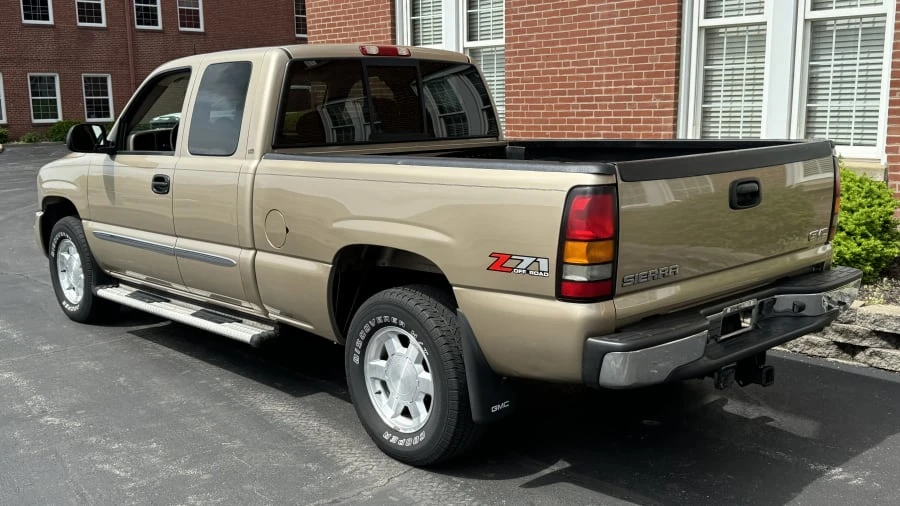 2004 GMC Sierra 2nd Gen - Image 3 of 11