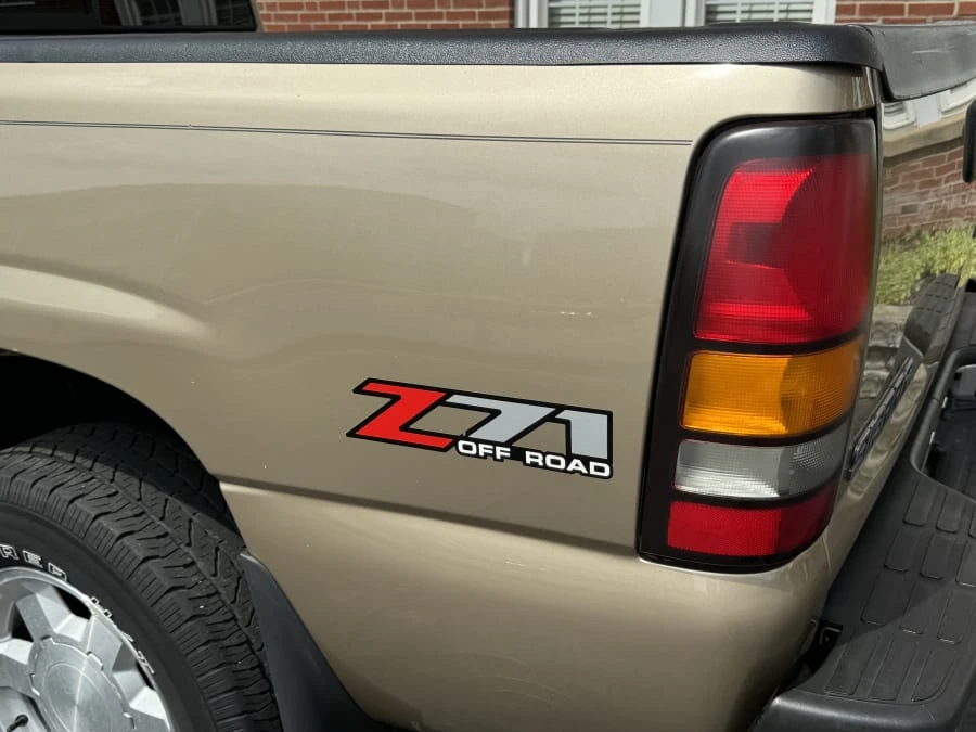 2004 GMC Sierra 2nd Gen - Image 4 of 11