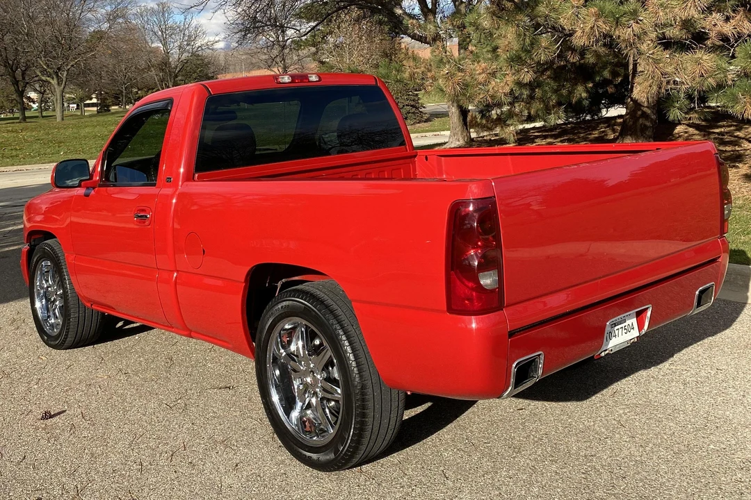 2004 GMC Sierra 2nd Gen - Image 4 of 31