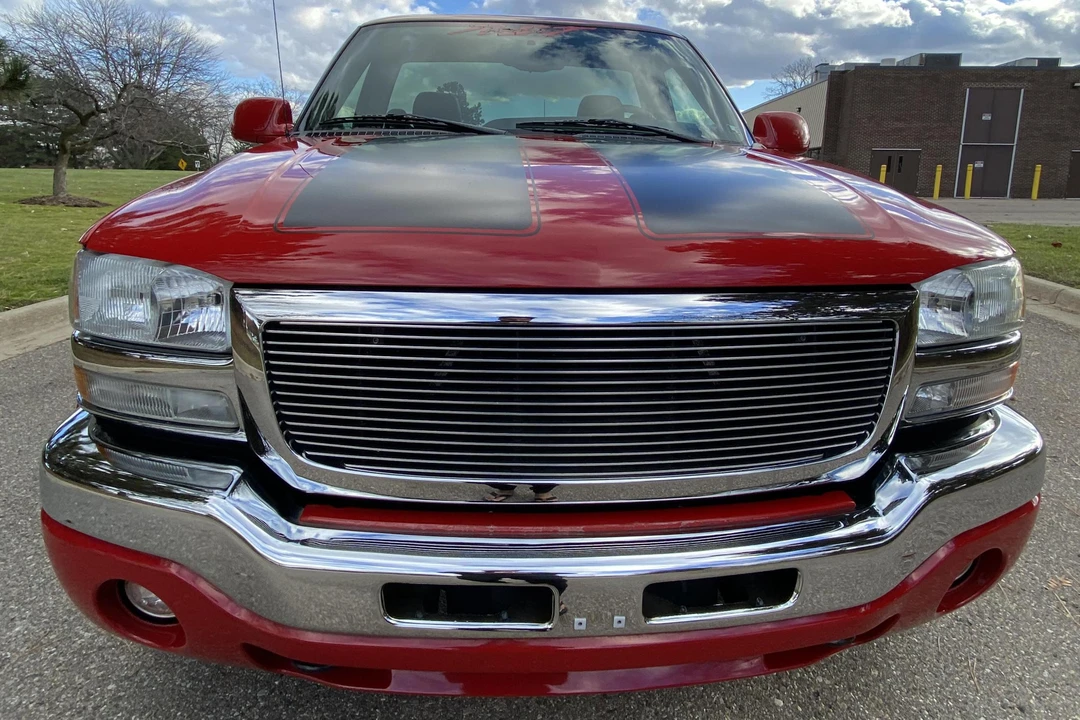 2004 GMC Sierra 2nd Gen - Image 2 of 31
