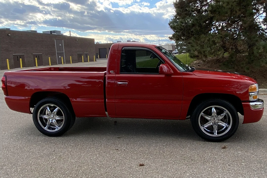 2004 GMC Sierra 2nd Gen - Image 3 of 31