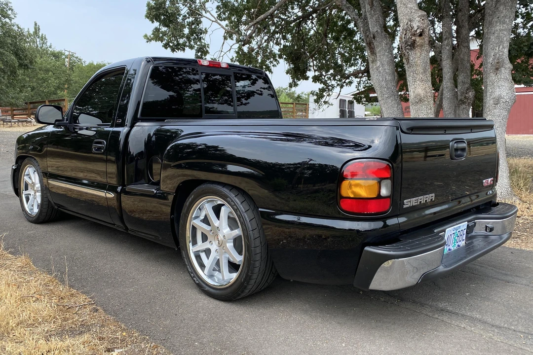 2004 GMC Sierra 2nd Gen - Image 5 of 31