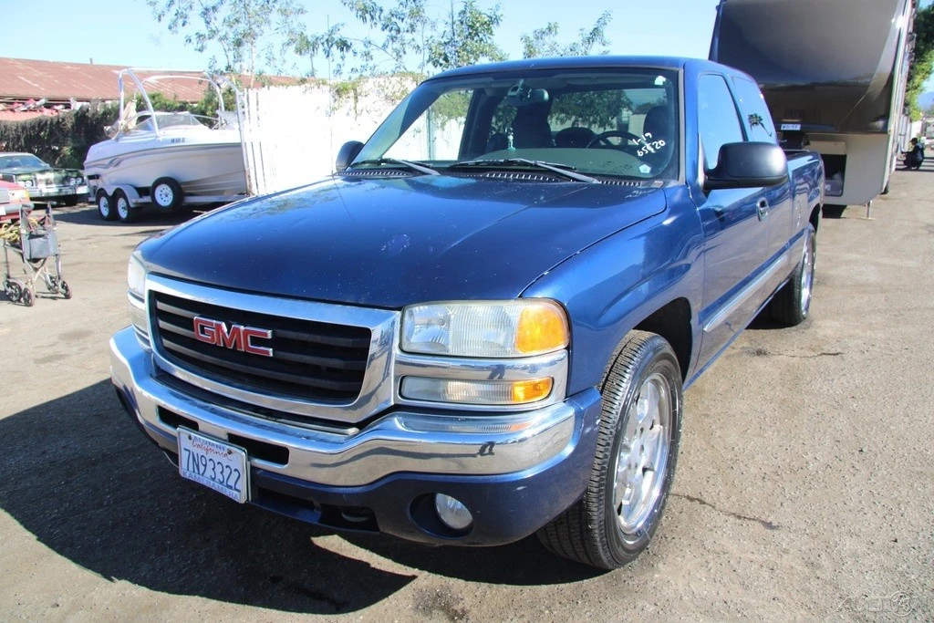 2004 GMC Sierra 1st Gen - Image 2 of 21