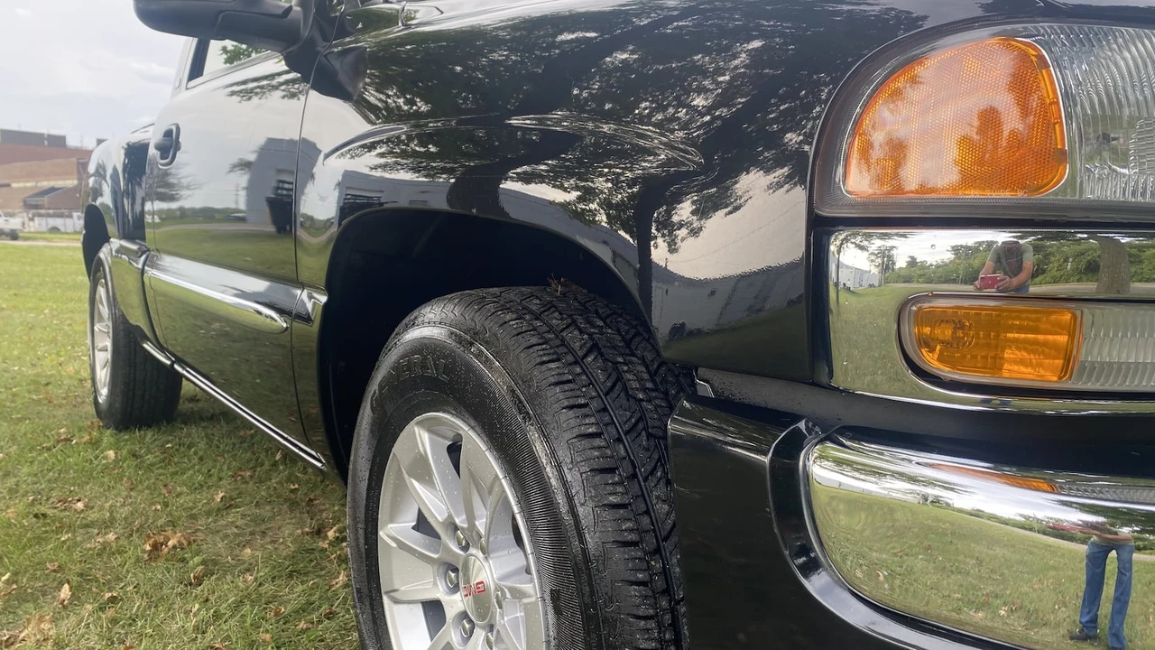 2004 GMC Sierra 2nd Gen - Image 4 of 13