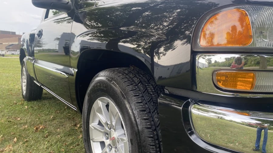 2004 GMC Sierra 2nd Gen - Image 2 of 6