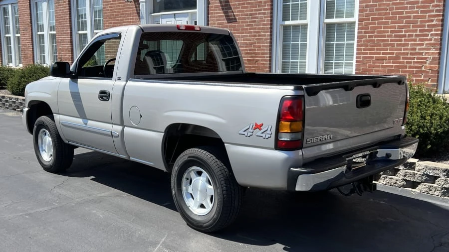 2004 GMC Sierra 2nd Gen - Image 3 of 8