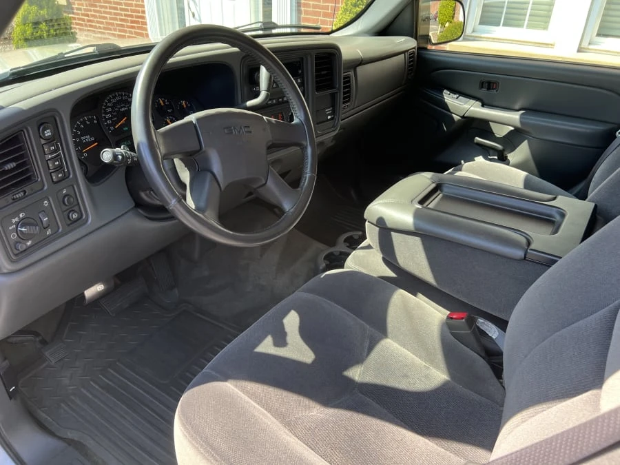 2004 GMC Sierra 2nd Gen - Image 4 of 8
