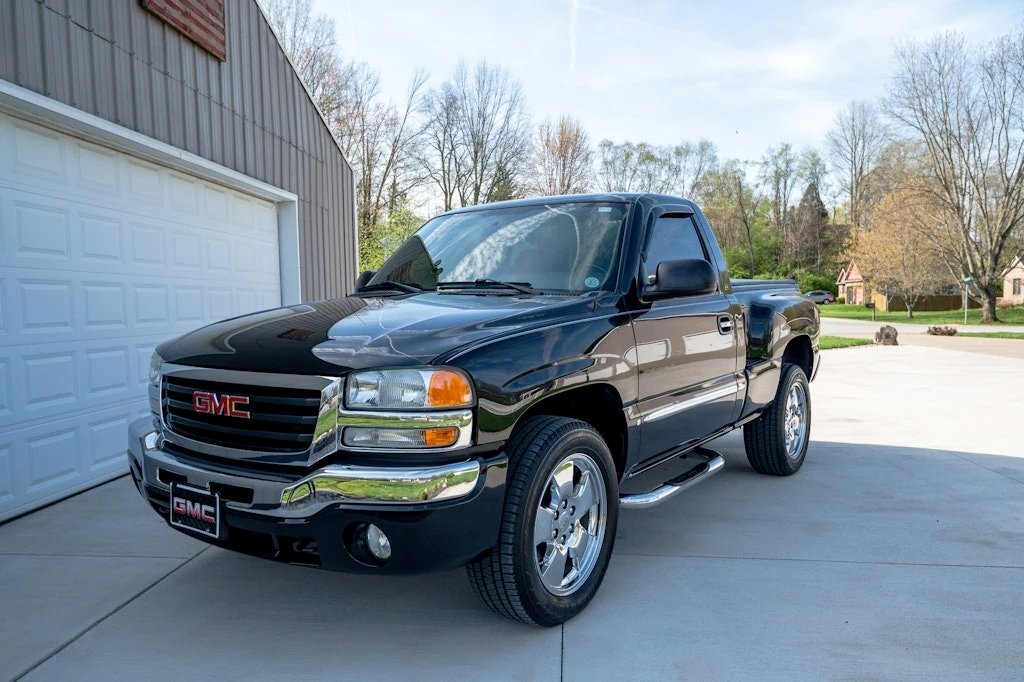 2004 GMC Sierra 2nd Gen - Image 2 of 31