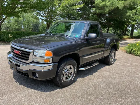 2004 GMC Sierra 2nd Gen - Image 2 of 31