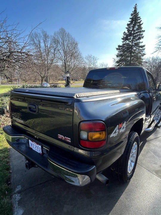 2004 GMC Sierra 2nd Gen - Image 9 of 31